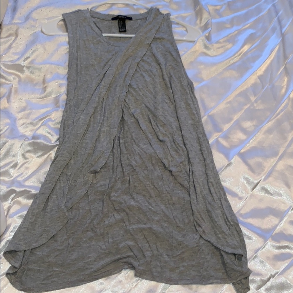 Gray cut out top!